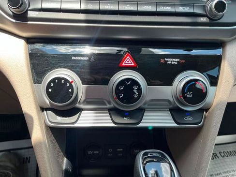 Used 2019 Hyundai Elantra SEL FWD image 23
