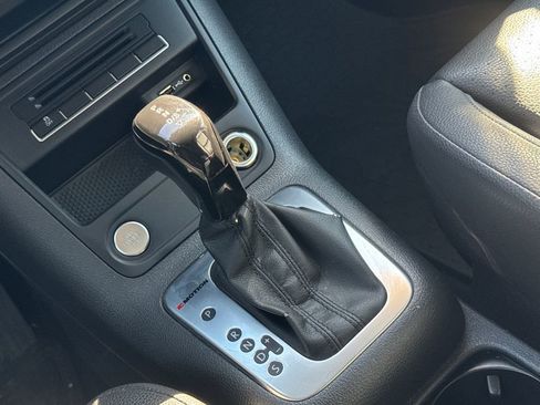 Used 2017 Volkswagen Tiguan S image 17