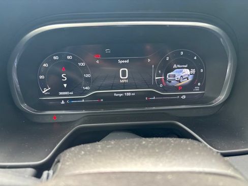 Used 2023 GMC Yukon XL SLT w/ SLT Premium Package AWD/4WD image 8