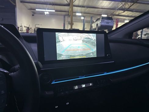 Used 2024 Toyota Prius XLE FWD image 11