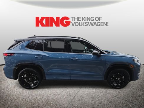 New 2025 Volkswagen Tiguan SE R-Line image 8