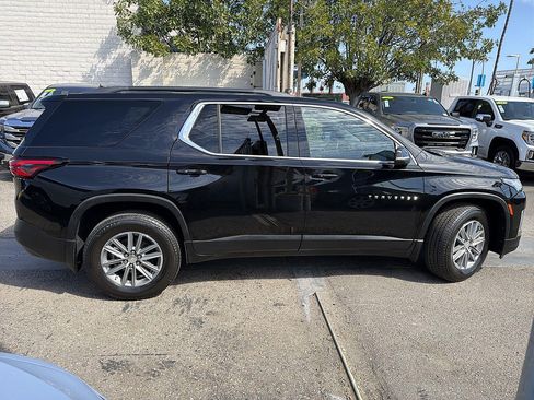 Used 2022 Chevrolet Traverse LT FWD image 4