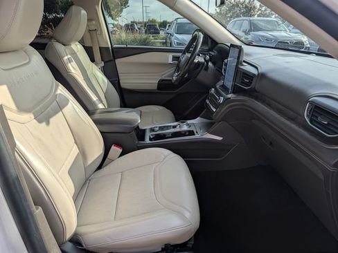 Used 2020 Ford Explorer Platinum w/ Premium Technology Package AWD/4WD image 34