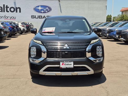 Used 2024 Mitsubishi Outlander SE AWD/4WD image 3