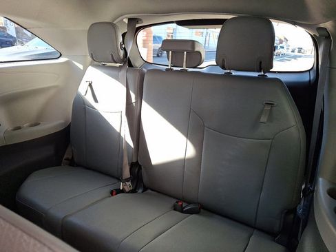 Used 2024 Toyota Sienna XLE image 9