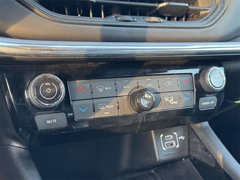 Used 2022 Jeep Compass Limited w/ (RED) Package image 20