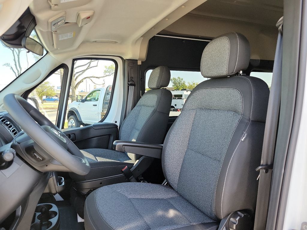 New 2024 RAM ProMaster 2500 w/ Convenience Group FWD image 11