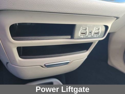 Used 2023 Chrysler Voyager LX image 6