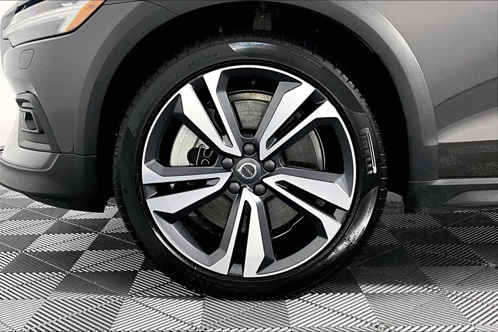 Used 2025 Volvo V60 B5 Cross Country Plus AWD/4WD image 8