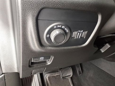 Used 2025 Jeep Grand Cherokee L Laredo w/ Trailer Tow Package image 17