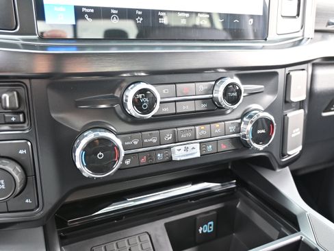 New 2026 Ford F250 Lariat w/ Black Appearance Package image 26