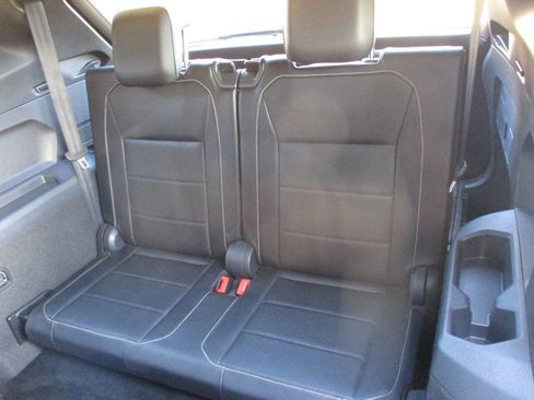 Used 2021 Volkswagen Tiguan SE R-Line image 97