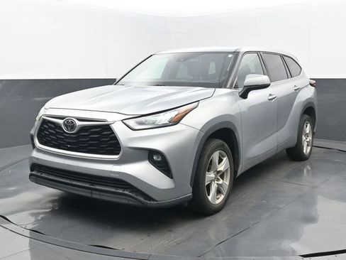 Used 2020 Toyota Highlander LE FWD image 8