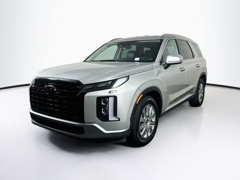 Used 2025 Hyundai Palisade SEL FWD image 3