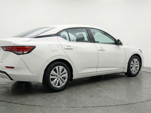 Used 2025 Nissan Sentra S image 9