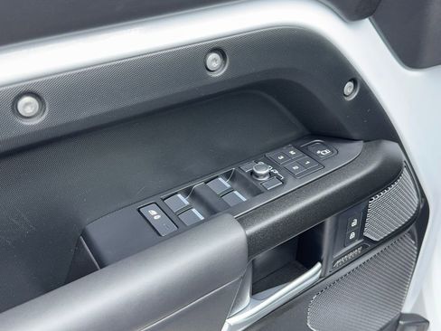 Used 2023 Land Rover Defender 110 V8 image 40