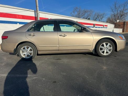 Used 2005 Honda Accord EX image 2