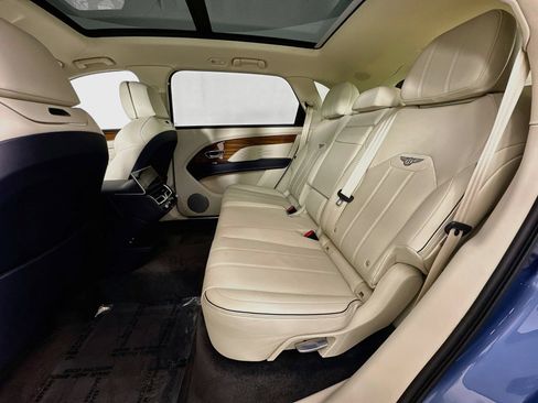 Used 2023 Bentley Bentayga Extended Wheelbase AWD/4WD image 24