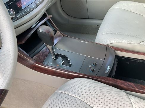 Used 2012 Toyota Avalon Limited image 19