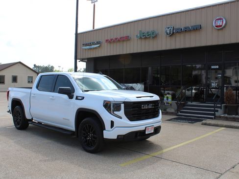 Used 2025 GMC Sierra 1500 Elevation w/ LPO, Elevation Black Package AWD/4WD image 5