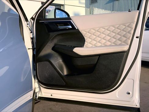 Used 2023 Mitsubishi Outlander SEL image 18