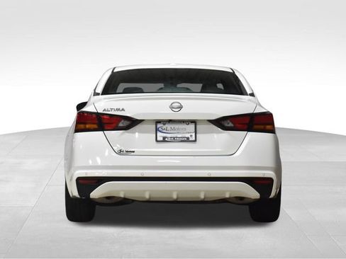Used 2025 Nissan Altima 2.5 SV FWD image 8