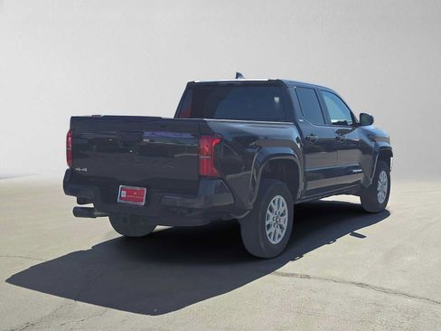 Certified 2025 Toyota Tacoma SR5 AWD/4WD image 3