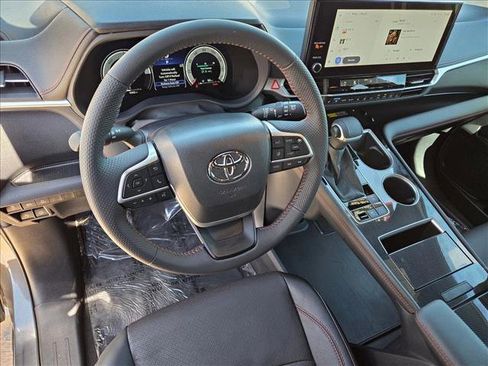 Certified 2025 Toyota Sienna XSE w/ XSE Premium Package image 10