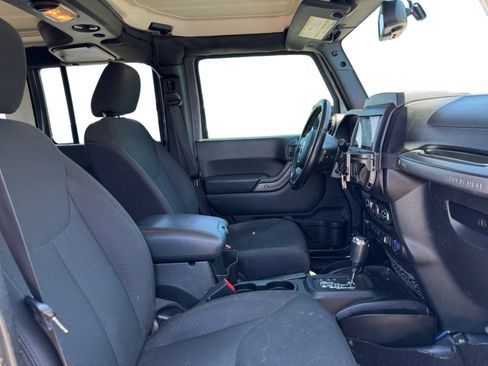 Used 2017 Jeep Wrangler Unlimited Sport w/ Quick Order Package 24S AWD/4WD image 17