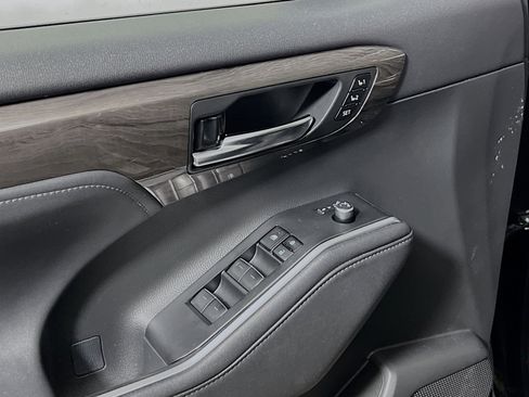 Used 2023 Toyota Highlander Limited image 17