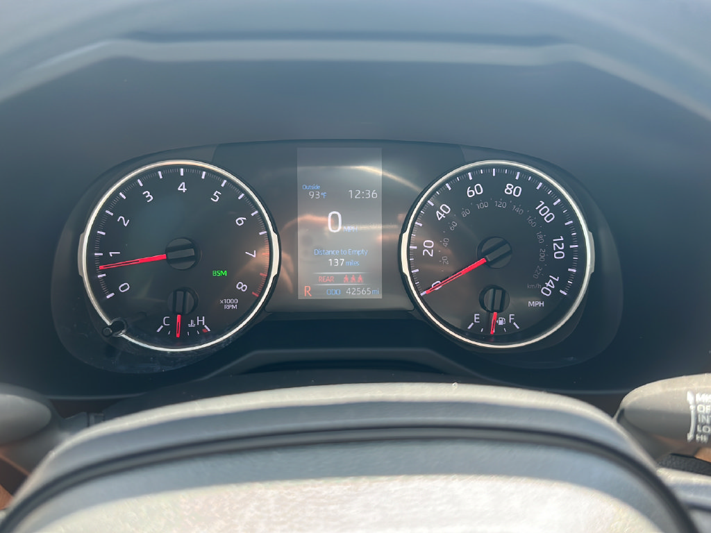 Used 2022 Toyota RAV4 XLE w/ Convenience Package FWD image 24
