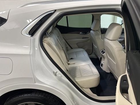 Used 2022 Buick Envision Avenir w/ Technology Package II image 17