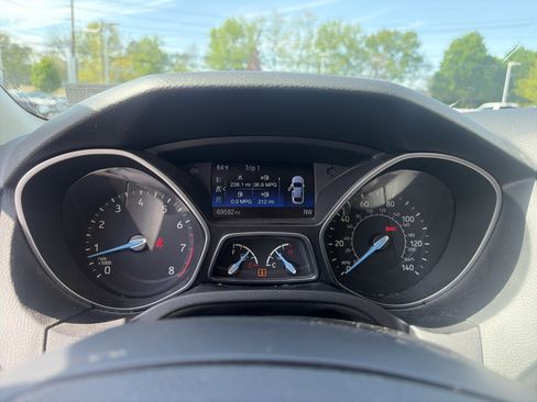 Used 2016 Ford Focus SE w/ SE Cold Weather Package FWD image 33