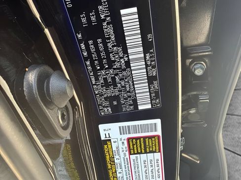 Used 2021 Toyota Highlander XLE FWD image 22