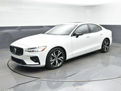 Used 2023 Volvo S60 B5 Core w/ Climate Package AWD/4WD image 4