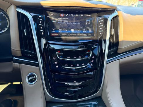 Used 2020 Cadillac Escalade Platinum w/ Escalade Sport Edition AWD/4WD image 11