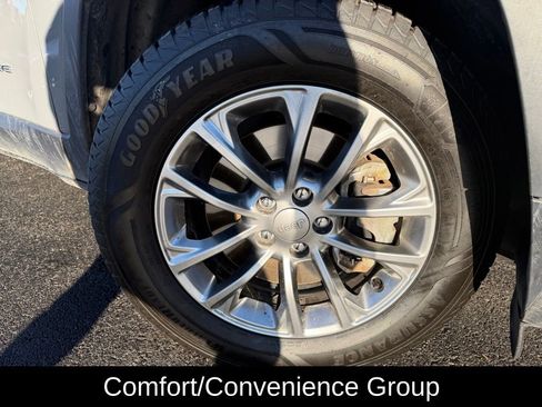 Used 2021 Jeep Cherokee Latitude Lux w/ Comfort/Convenience Group image 10