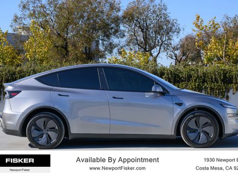 Used 2026 Tesla Model Y AWD image 9