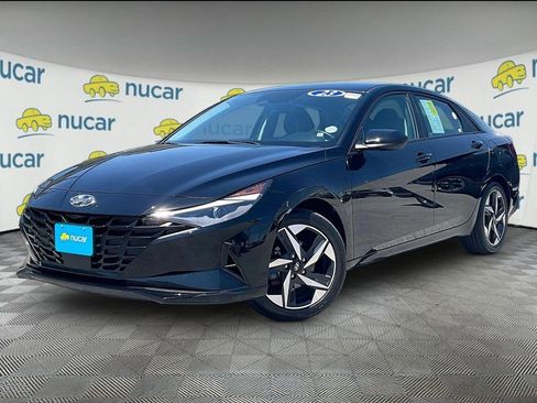 Used 2023 Hyundai Elantra SEL w/ Convenience Package FWD image 3