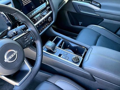 Used 2025 Nissan Pathfinder SL image 17