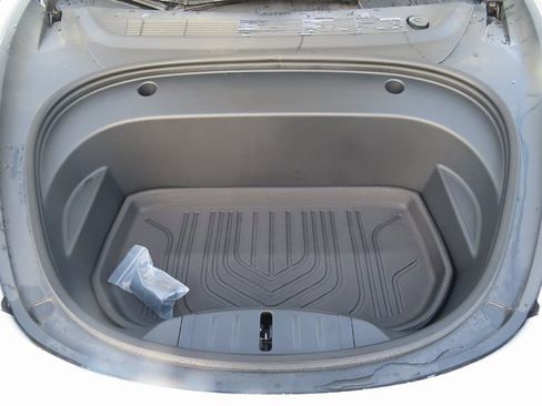 Used 2023 Tesla Model 3 Standard Range image 32