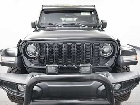 Used 2024 Jeep Gladiator Willys image 2