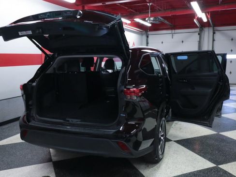Used 2022 Toyota Highlander XLE image 27