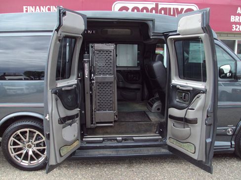 Used 2014 Chevrolet Express 1500 AWD image 19