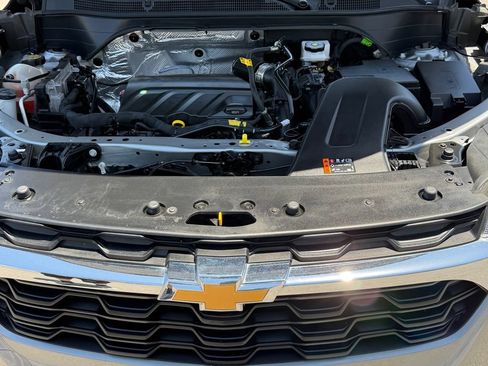 Used 2025 Chevrolet Trax LT FWD image 25