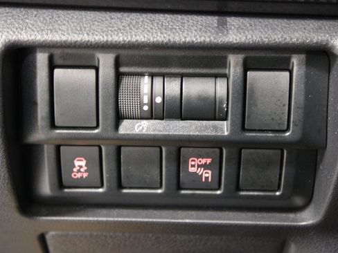 Used 2018 Subaru Crosstrek 2.0i Premium w/ Moonroof Package image 11