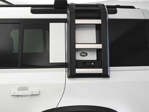 Used 2022 Land Rover Defender 110 SE AWD/4WD image 43