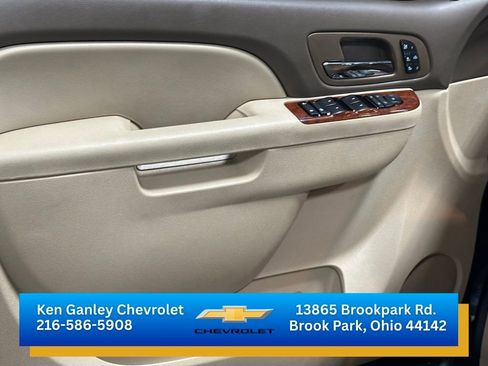 Used 2013 Chevrolet Avalanche LTZ image 7