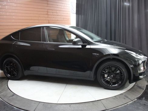 Used 2023 Tesla Model Y Long Range image 13