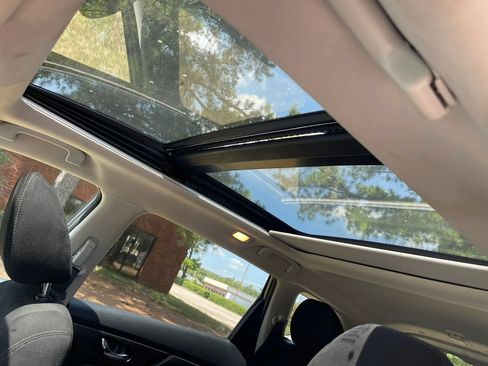 Used 2016 Nissan Rogue SV w/ SV Moonroof Package FWD image 19